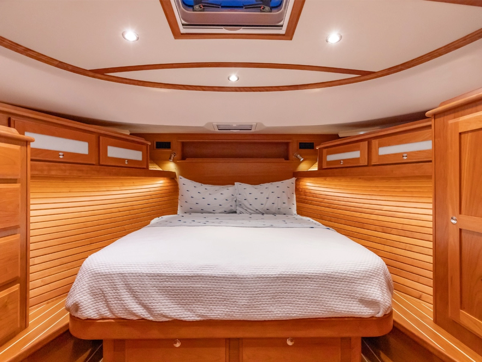Master Cabin, Fwd