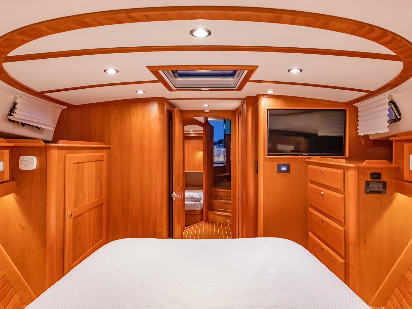 Master Cabin, Aft