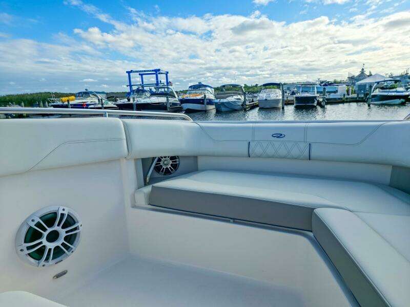 33ft Regal Yacht For Sale
