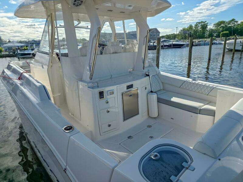33ft Regal Yacht For Sale