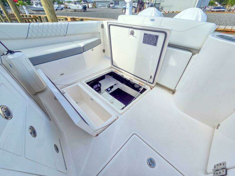 33ft Regal Yacht For Sale