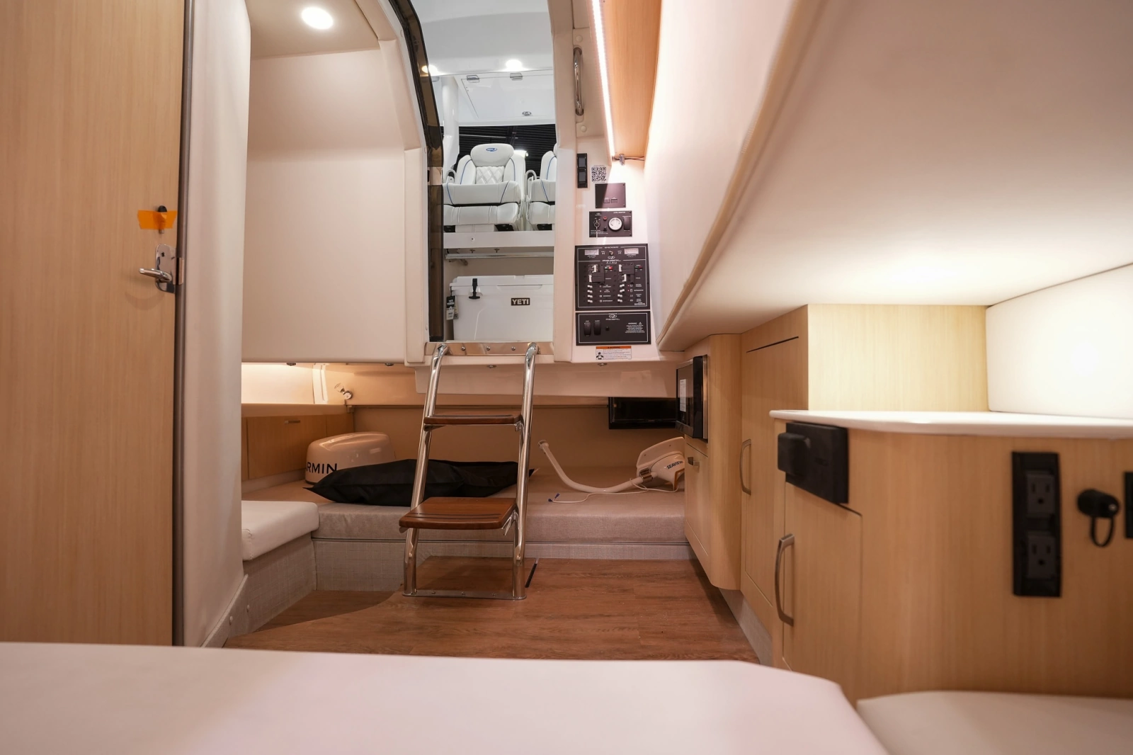 33ft Regal Yacht For Sale