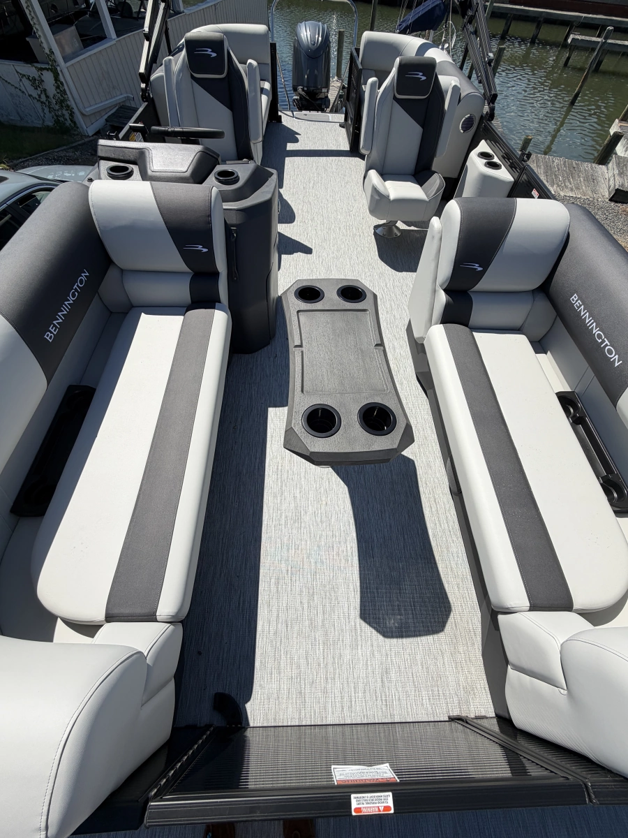 22ft Bennington Yacht For Sale
