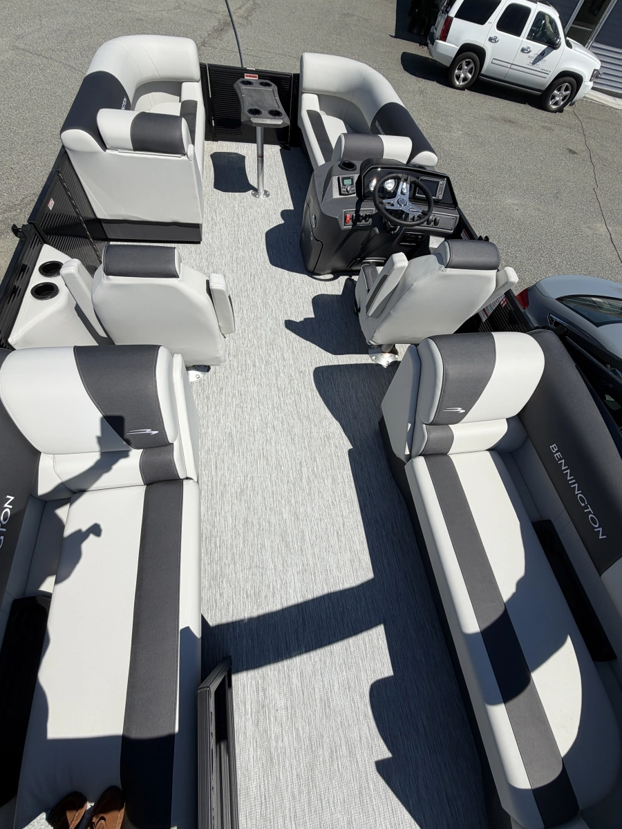 22ft Bennington Yacht For Sale