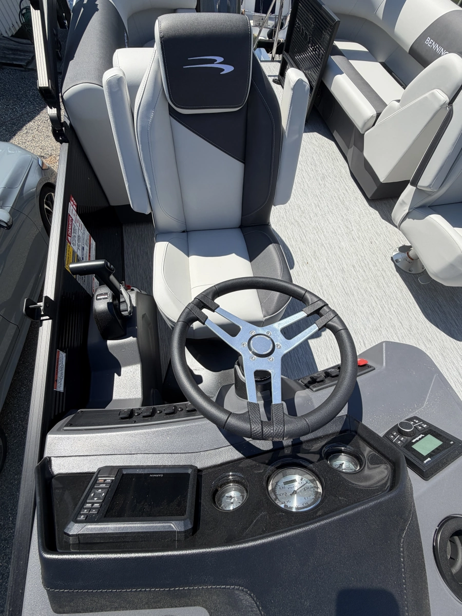 22ft Bennington Yacht For Sale