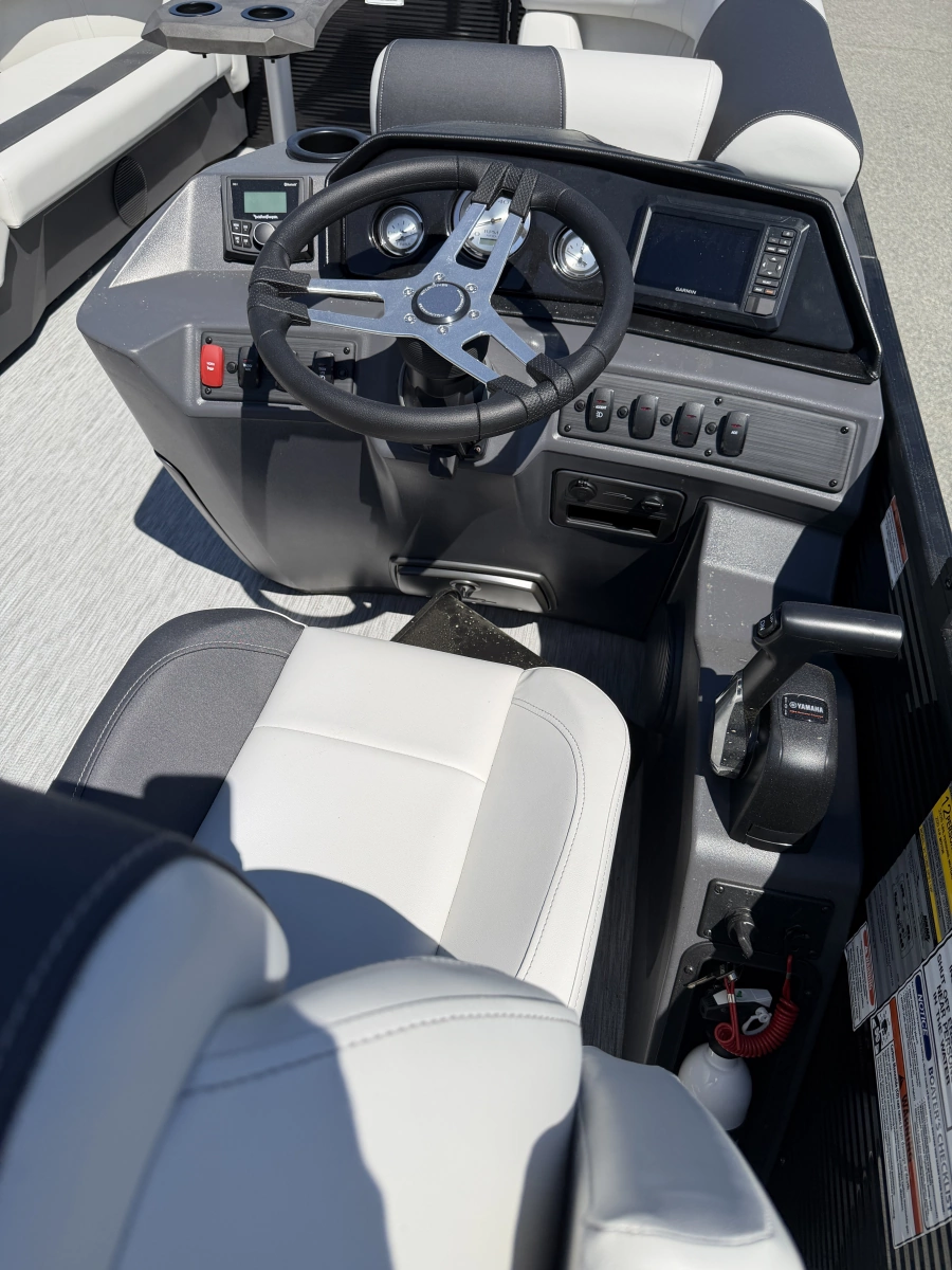 22ft Bennington Yacht For Sale