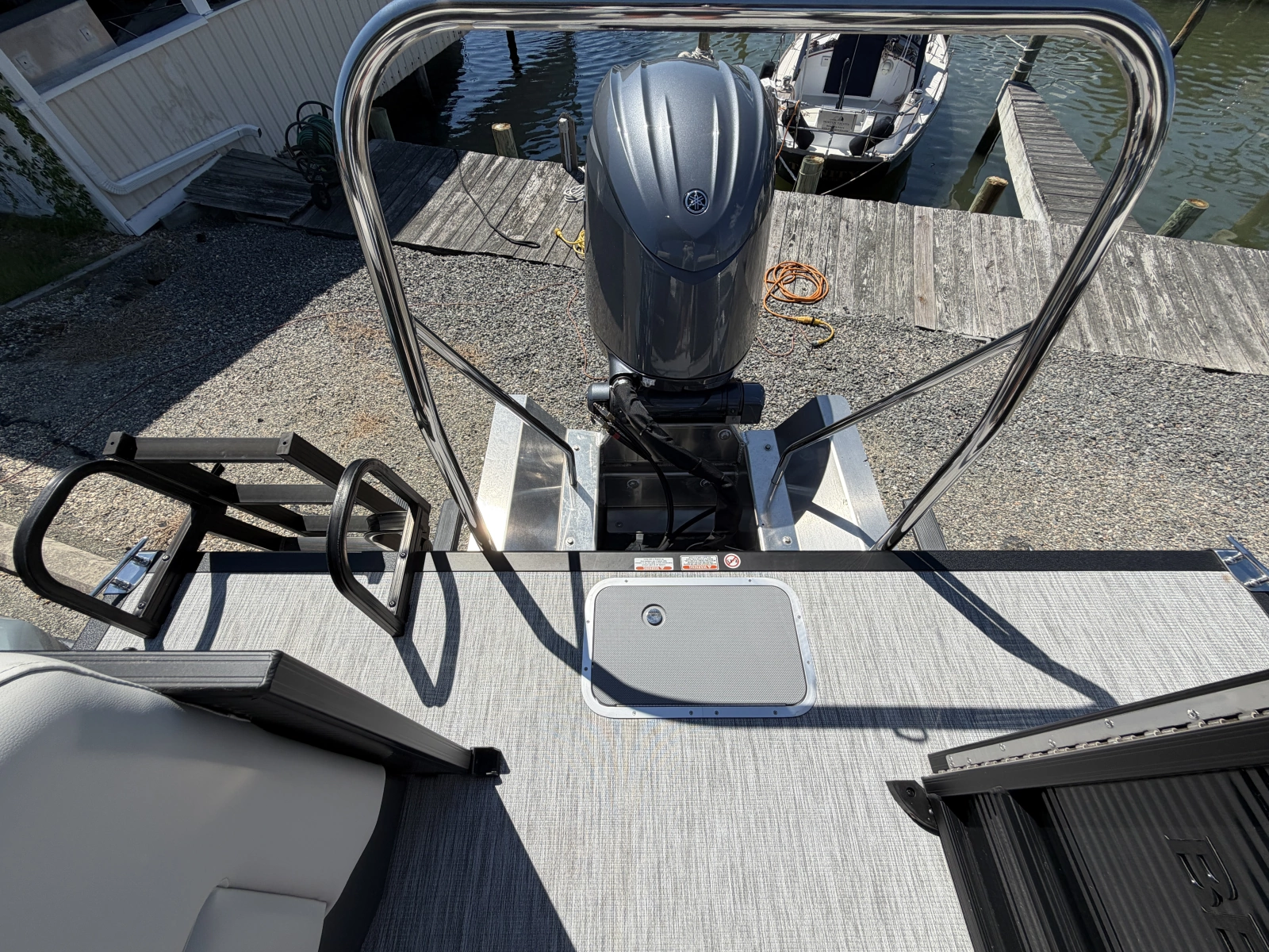 22ft Bennington Yacht For Sale