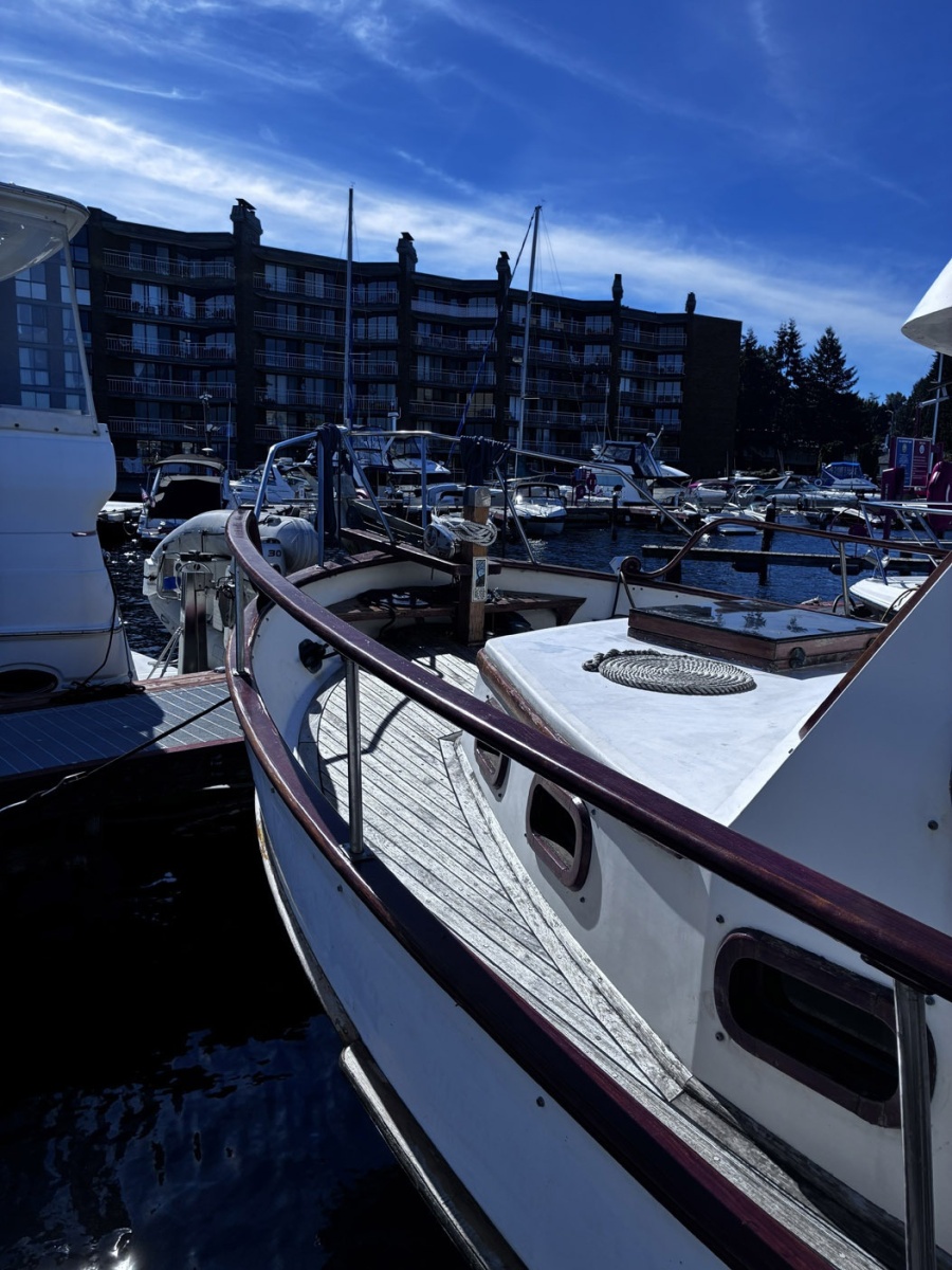 1979 Ocean Alexander 40 Double Cabin
