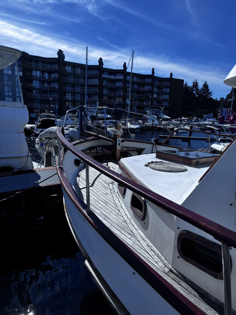 1979 Ocean Alexander 40 Double Cabin