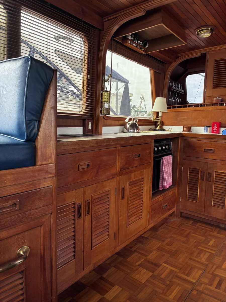 1979 Ocean Alexander 40 Double Cabin