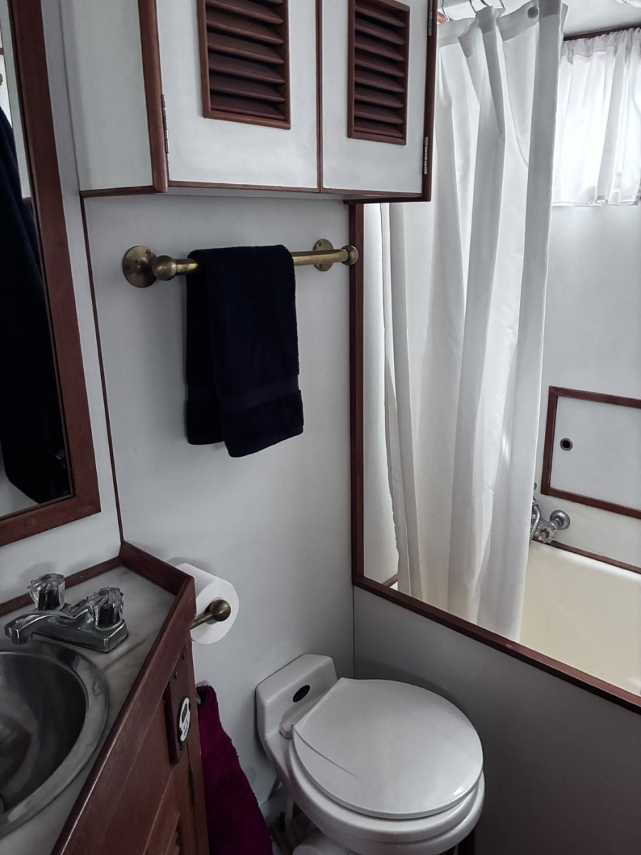 1979 Ocean Alexander 40 Double Cabin