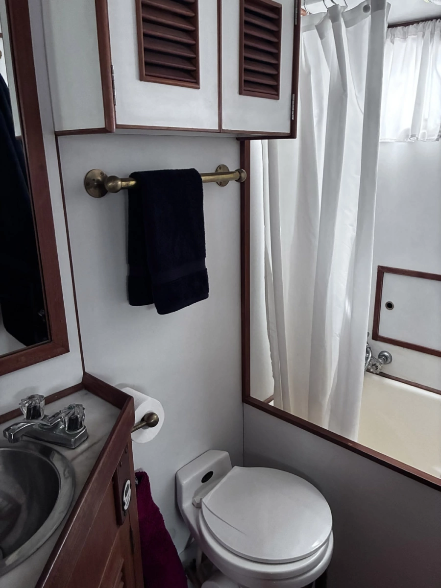 1979 Ocean Alexander 40 Double Cabin
