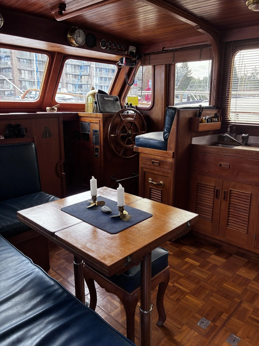 1979 Ocean Alexander 40 Double Cabin