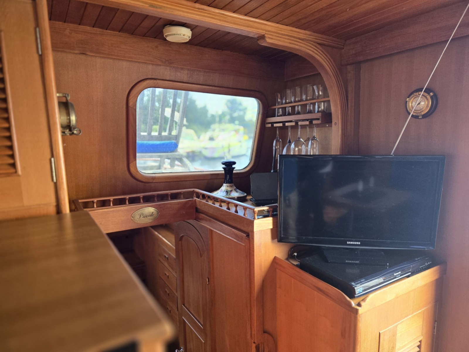 1979 Ocean Alexander 40 Double Cabin