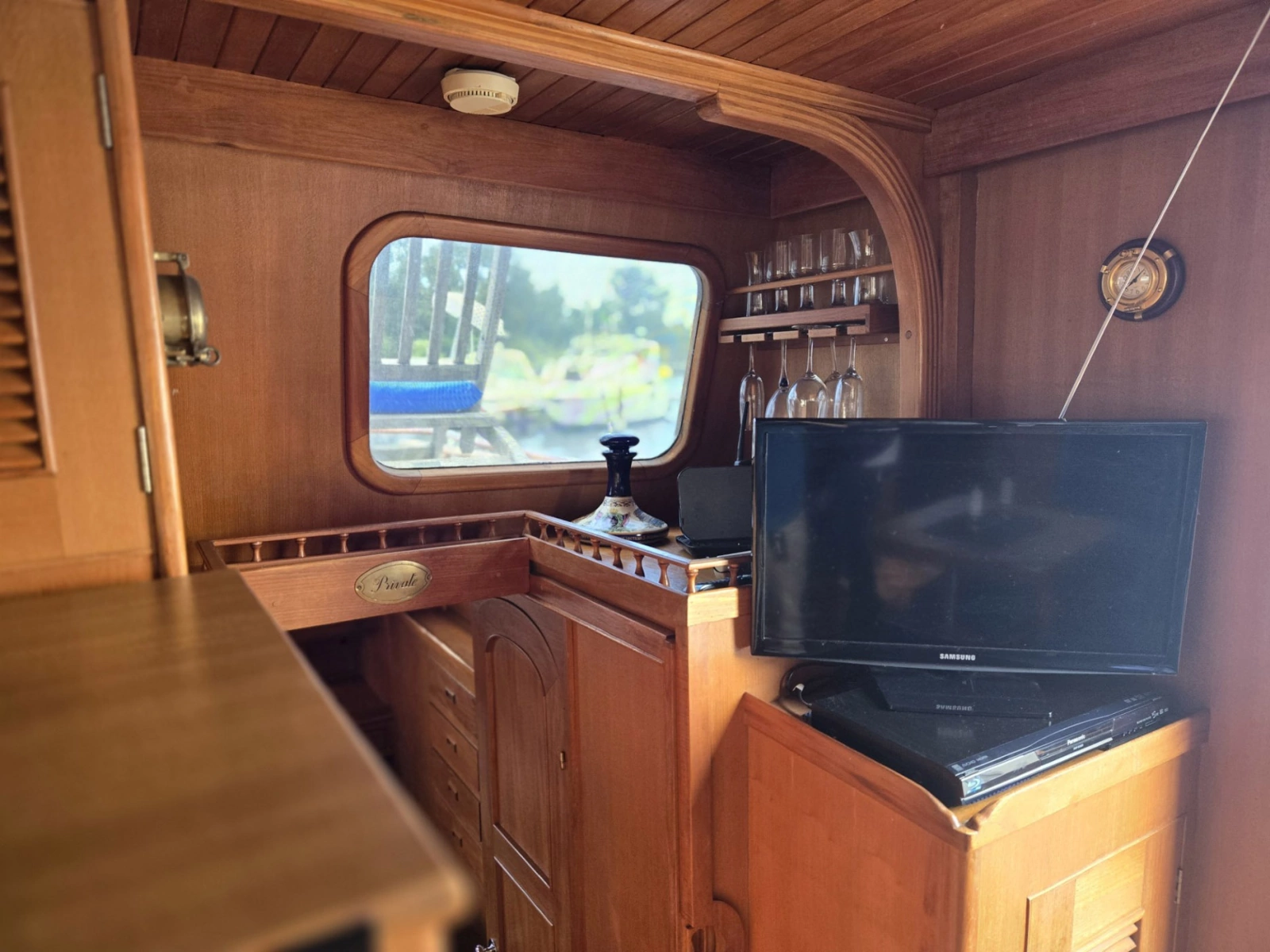 1979 Ocean Alexander 40 Double Cabin