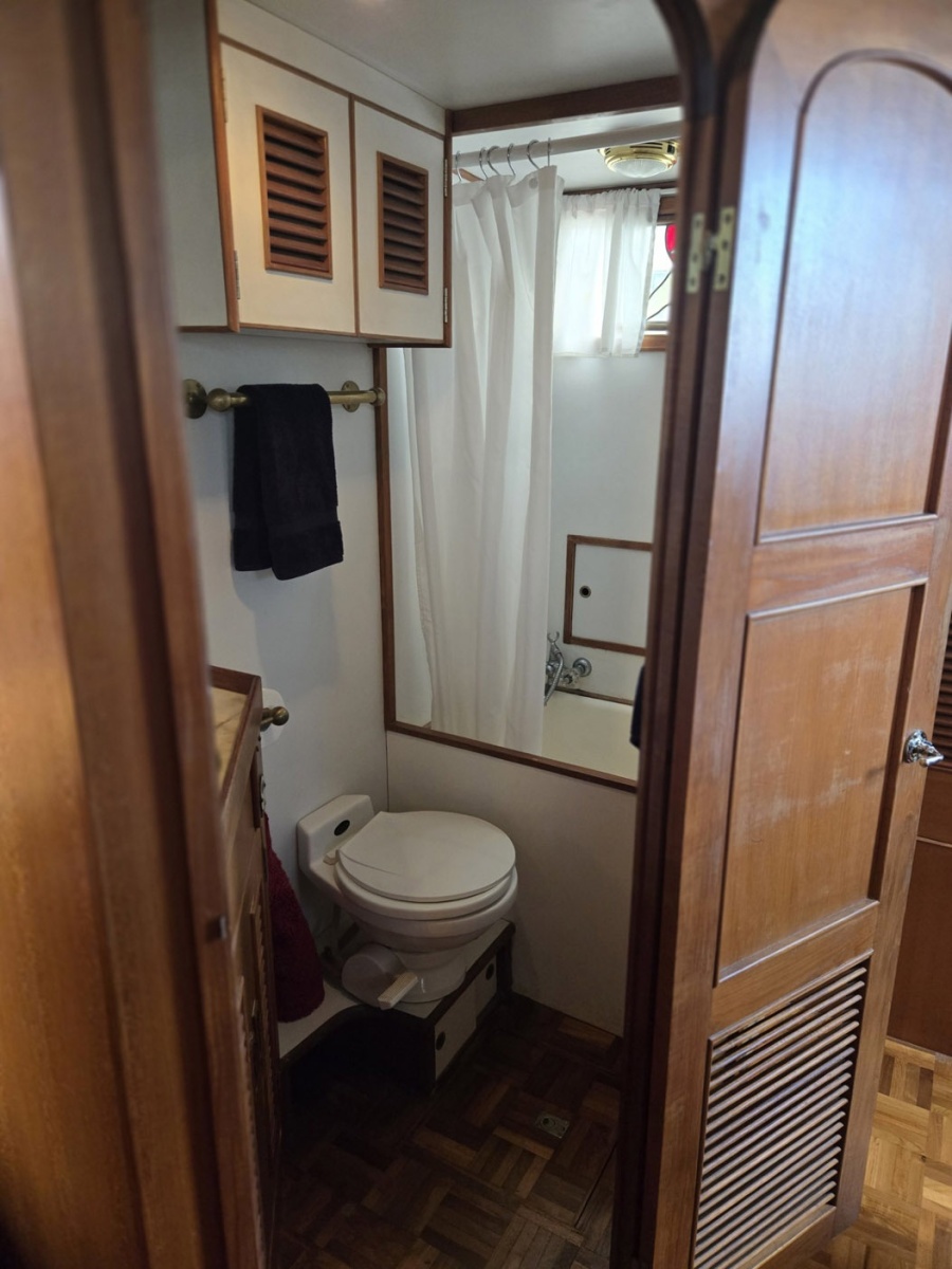1979 Ocean Alexander 40 Double Cabin