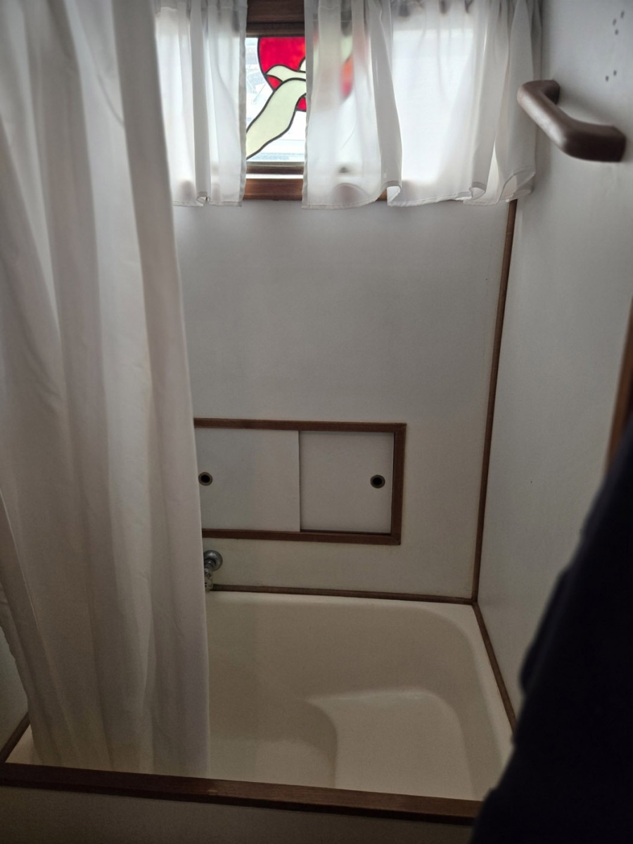 1979 Ocean Alexander 40 Double Cabin