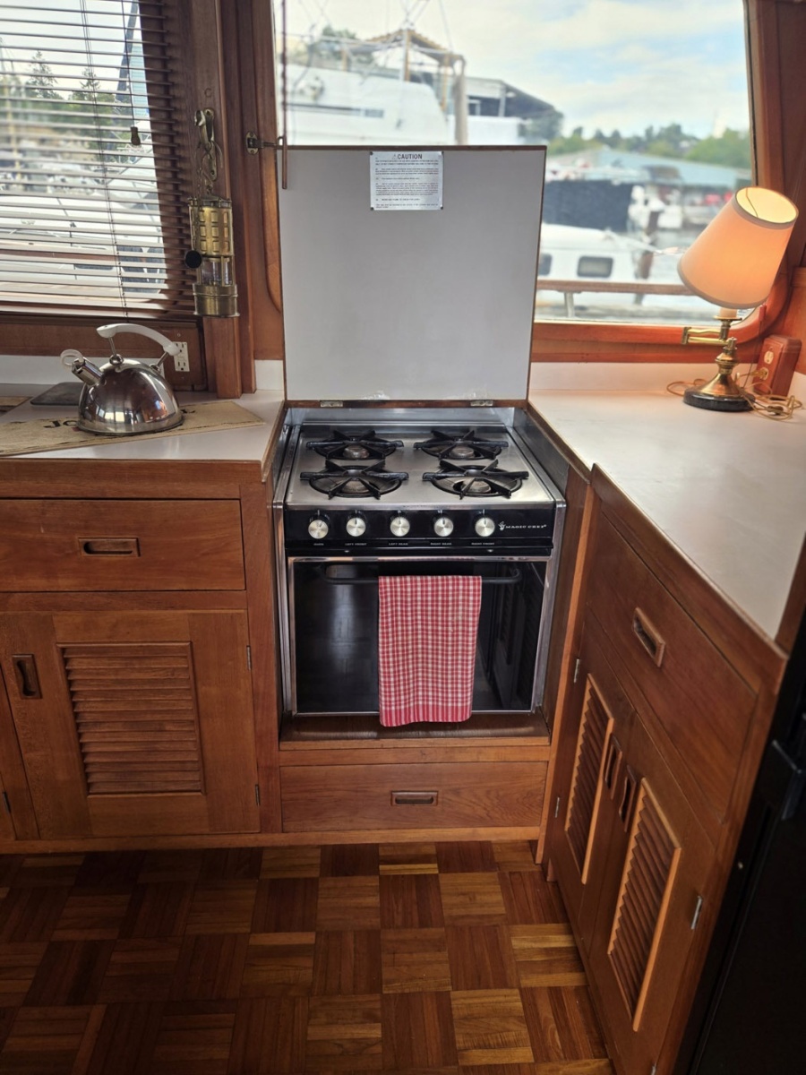 1979 Ocean Alexander 40 Double Cabin