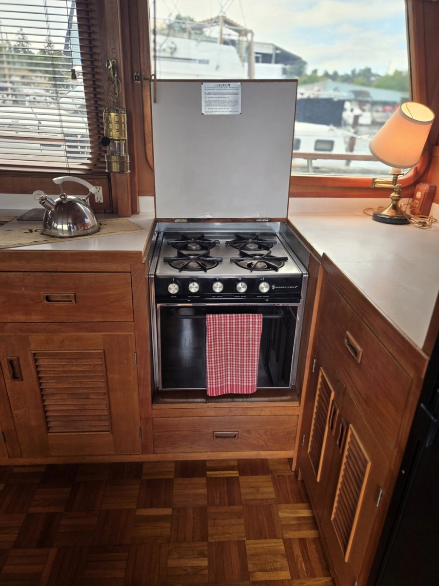 1979 Ocean Alexander 40 Double Cabin