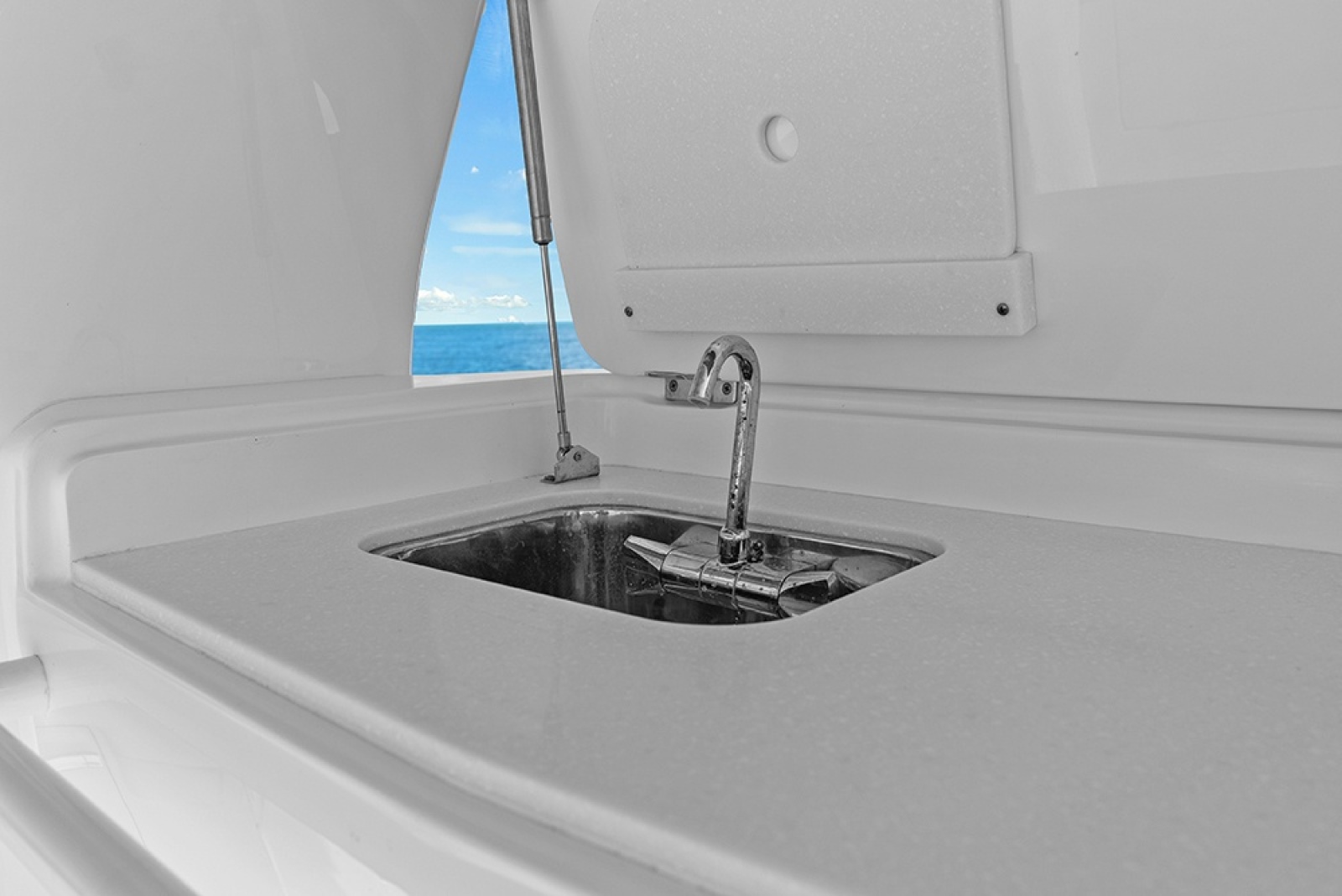 Cockpit wet bar