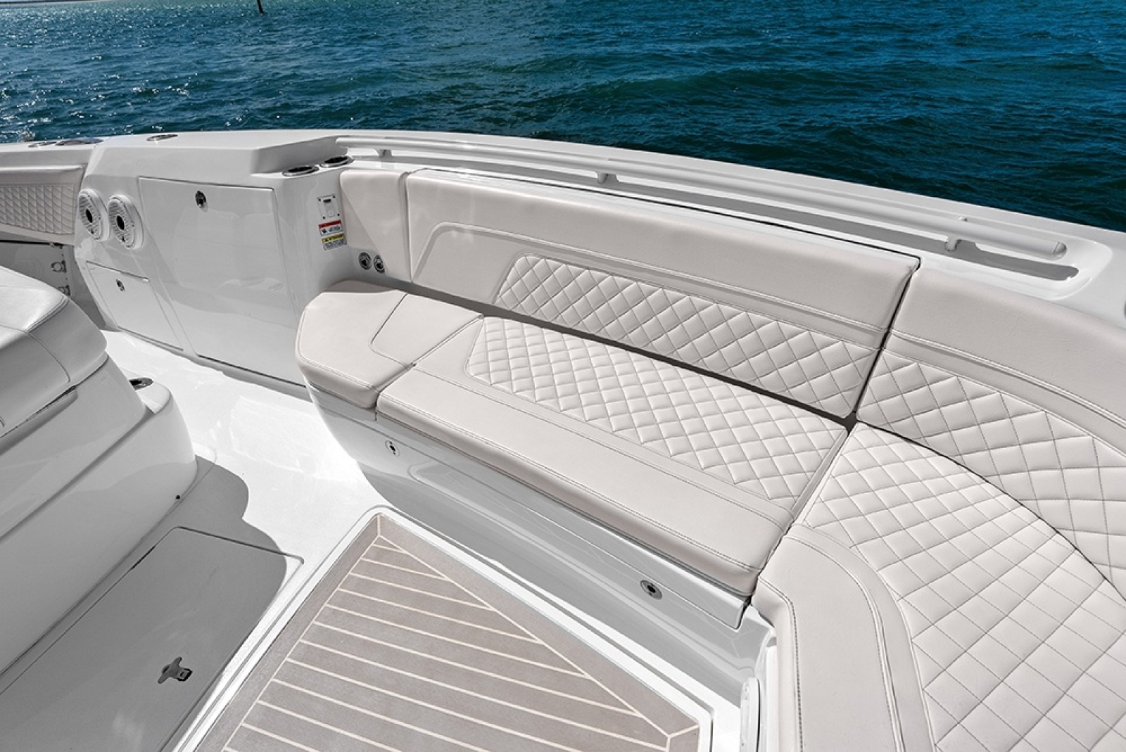 Port bow seat
