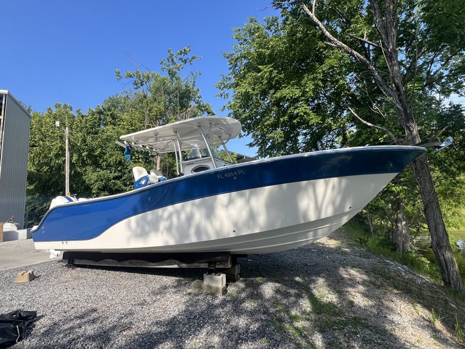 Stbd bow profile