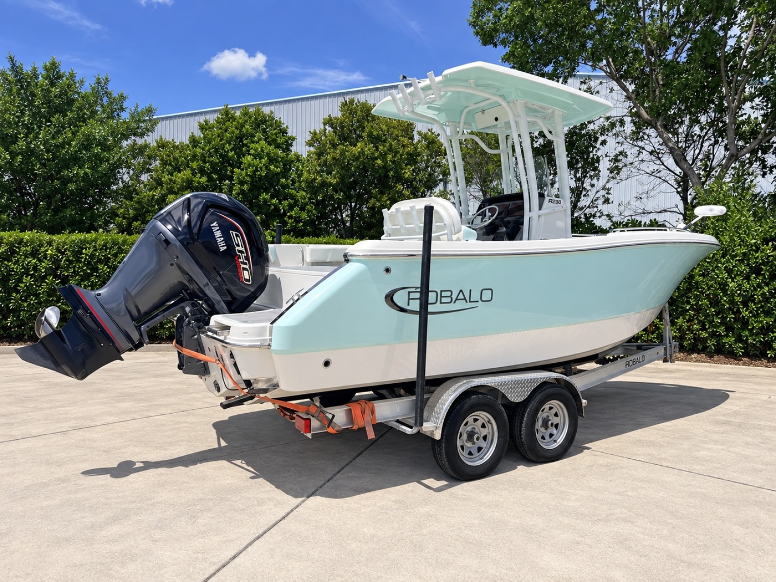 2023 Robalo R230