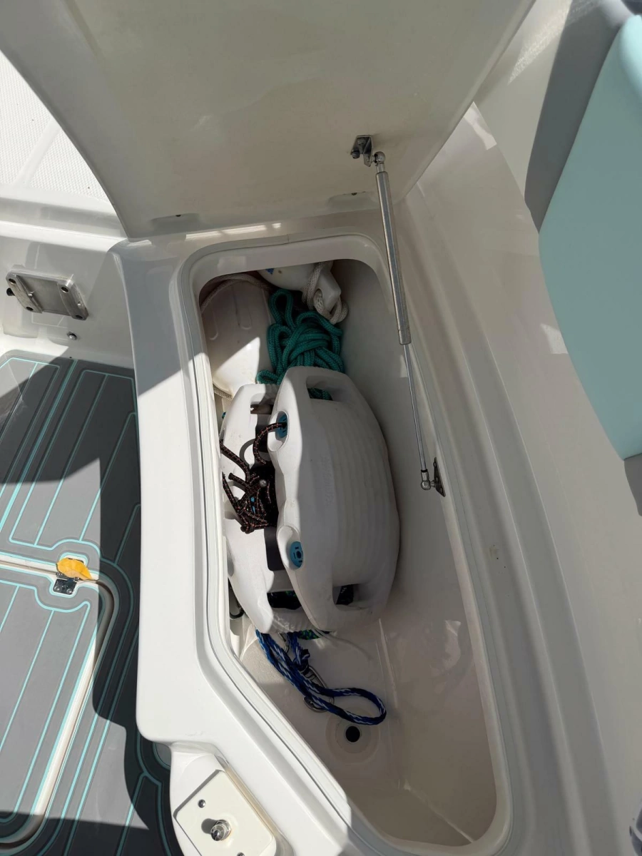 2023 Robalo R230