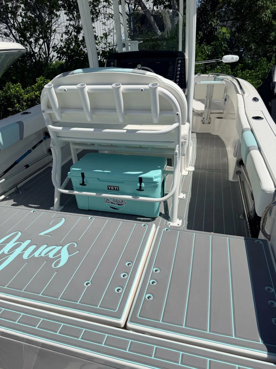 2023 Robalo R230
