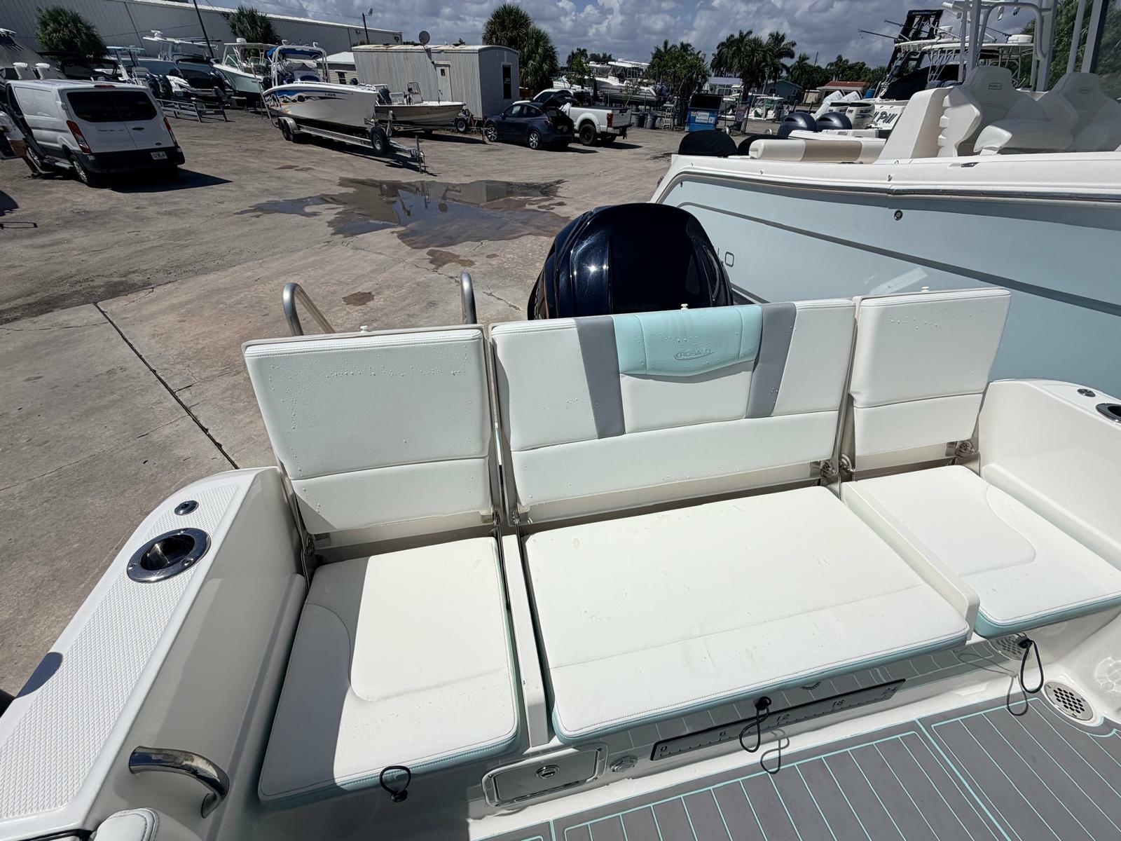 2023 Robalo R230
