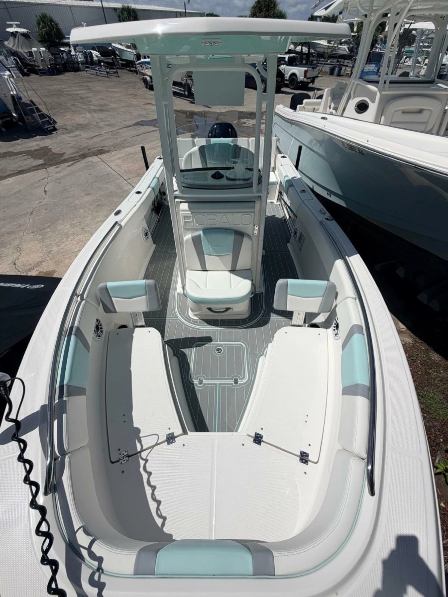 2023 Robalo R230