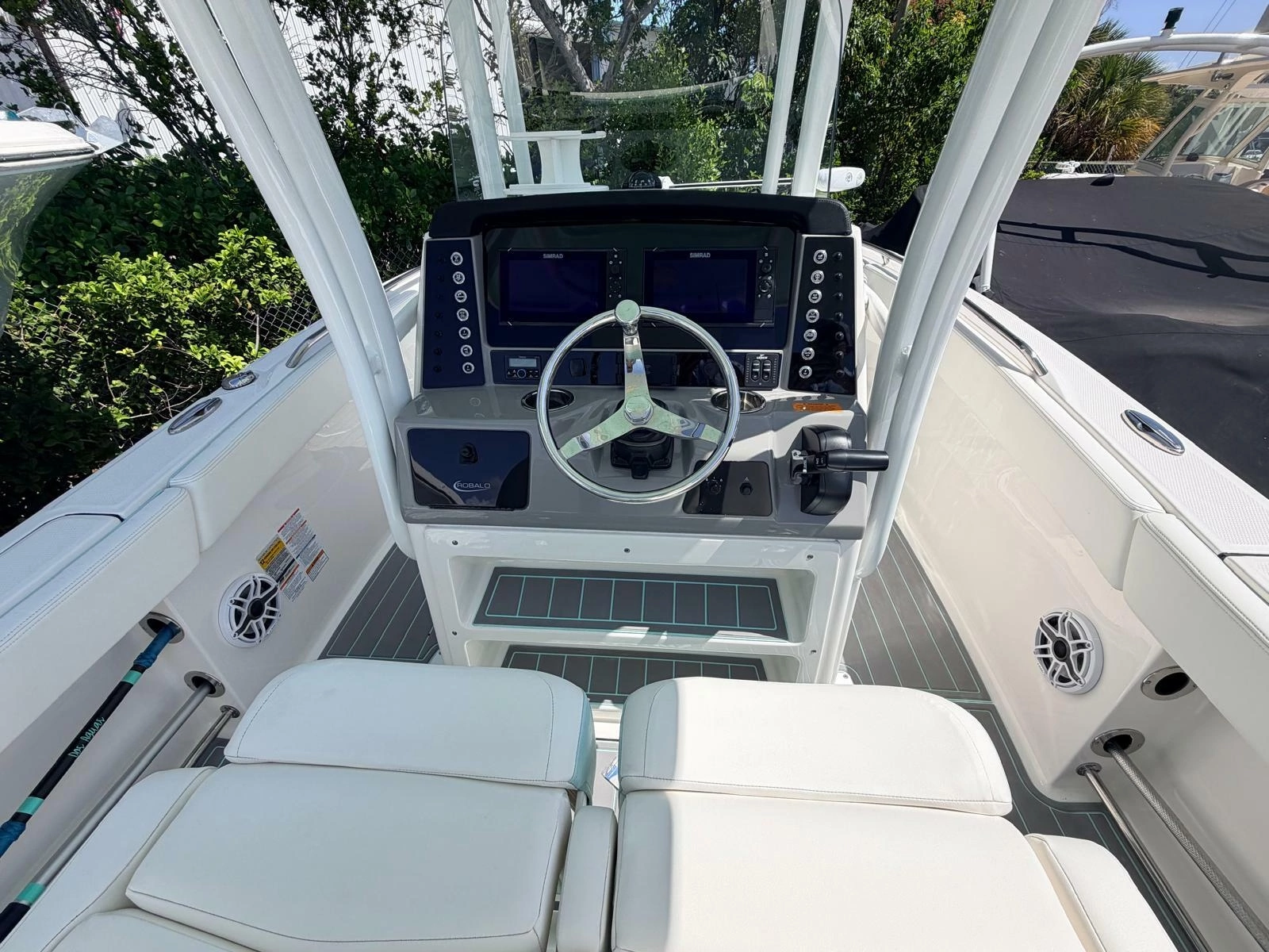2023 Robalo R230