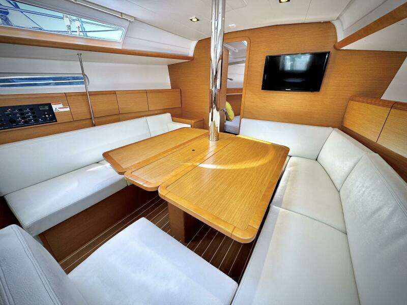 2015 Jeanneau 379
