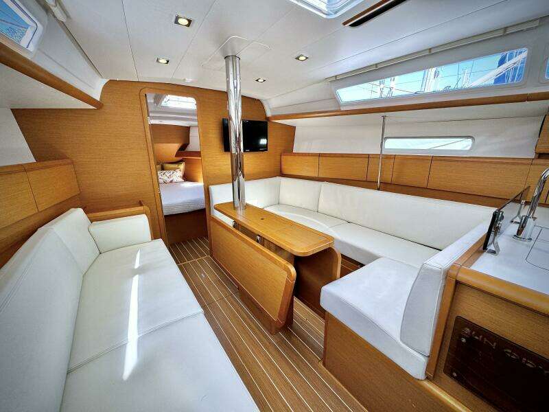 2015 Jeanneau 379
