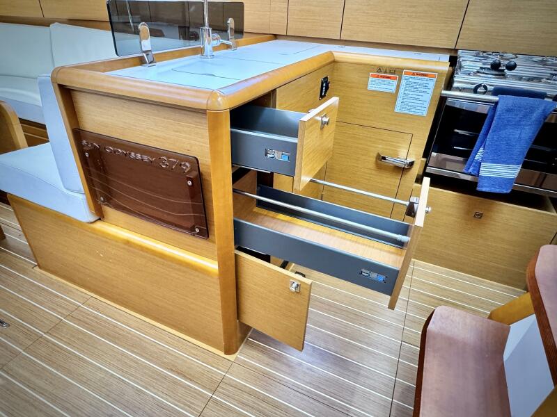 2015 Jeanneau 379