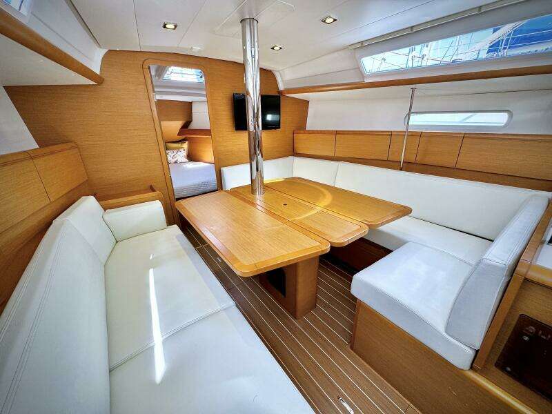2015 Jeanneau 379