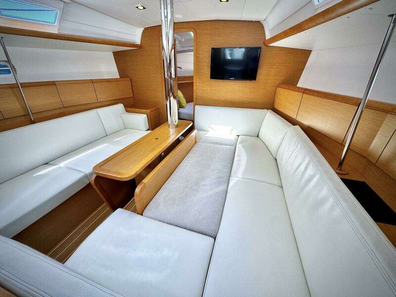 2015 Jeanneau 379
