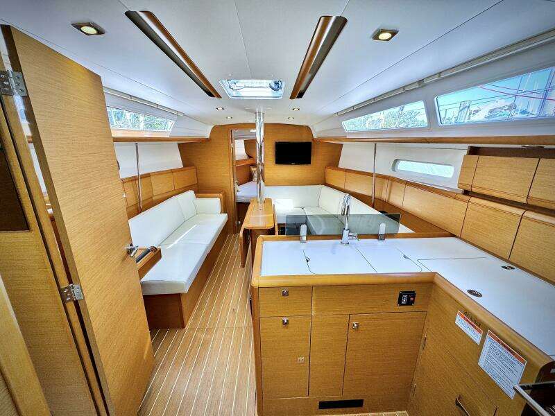 2015 Jeanneau 379