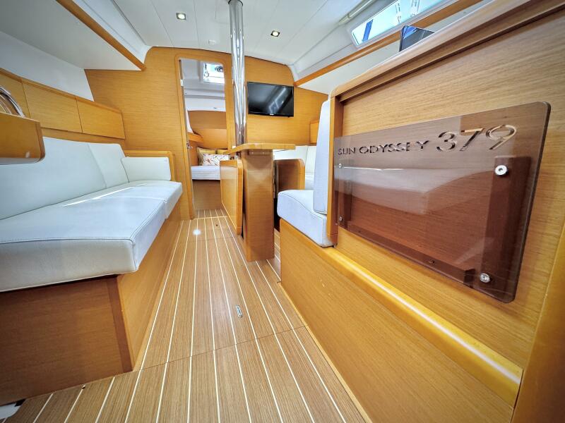 2015 Jeanneau 379
