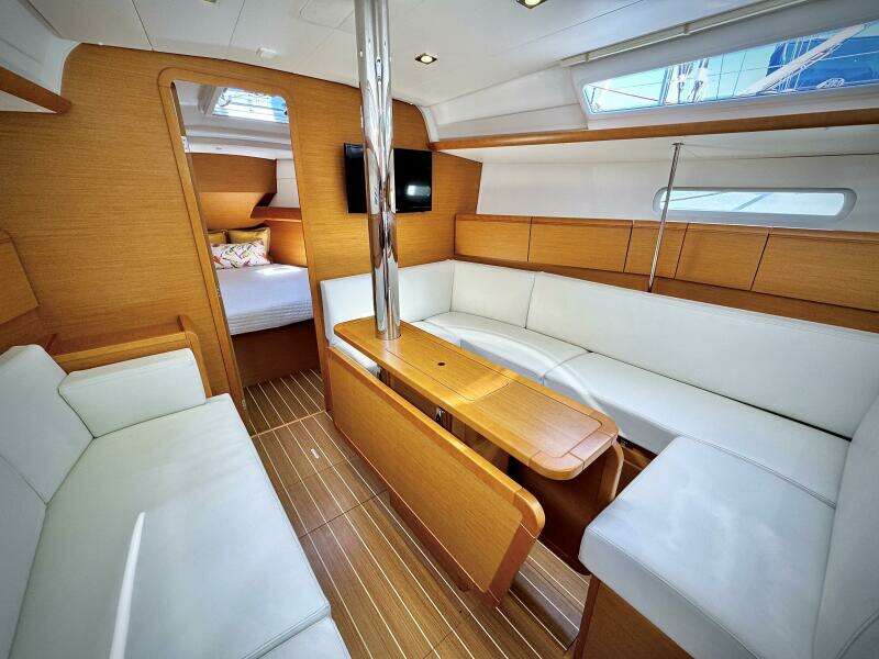 2015 Jeanneau 379