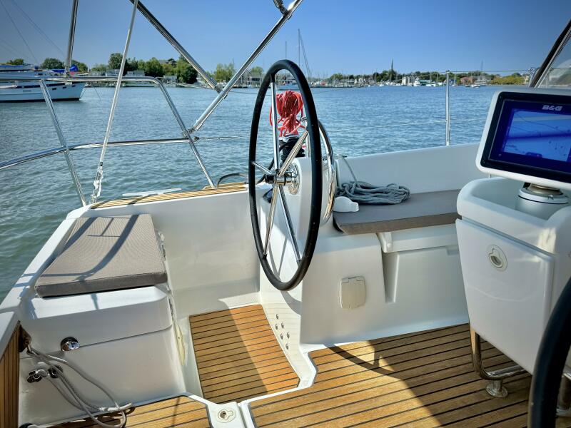 2015 Jeanneau 379