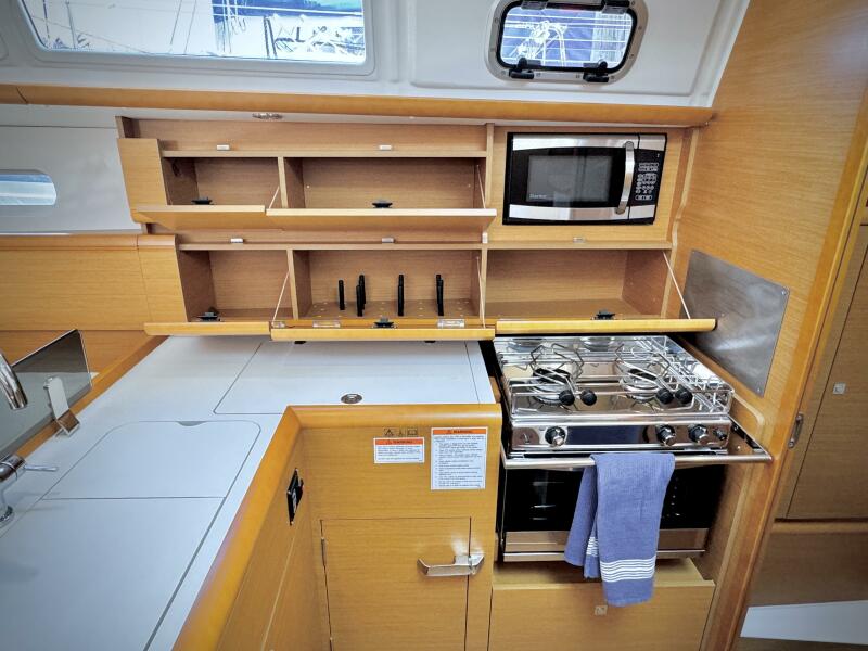 2015 Jeanneau 379