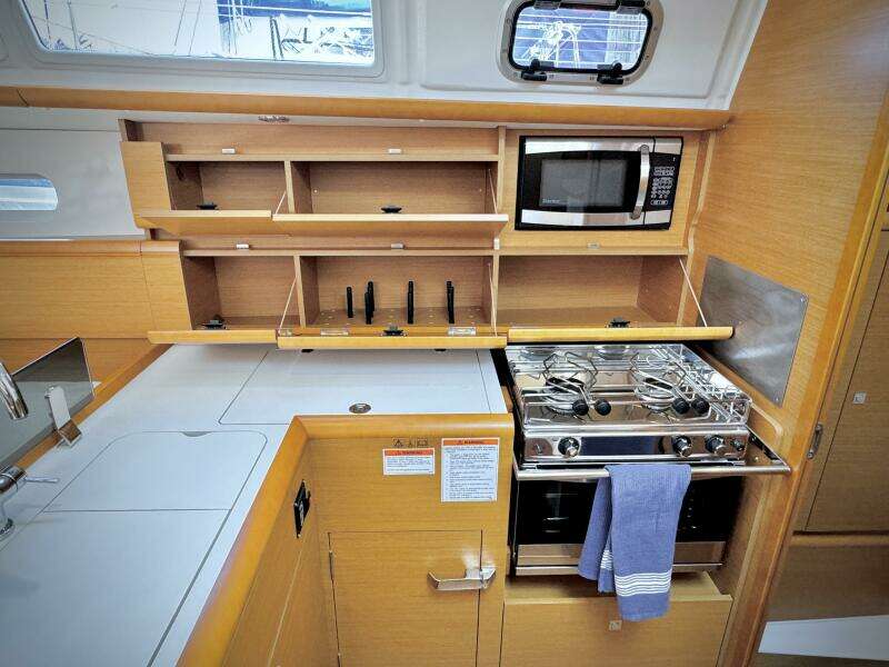 2015 Jeanneau 379