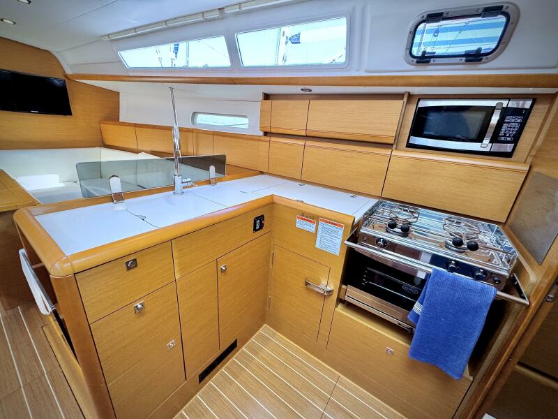 2015 Jeanneau 379