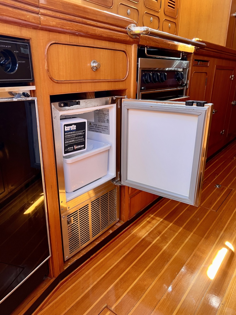 2001 Hylas 54 RS