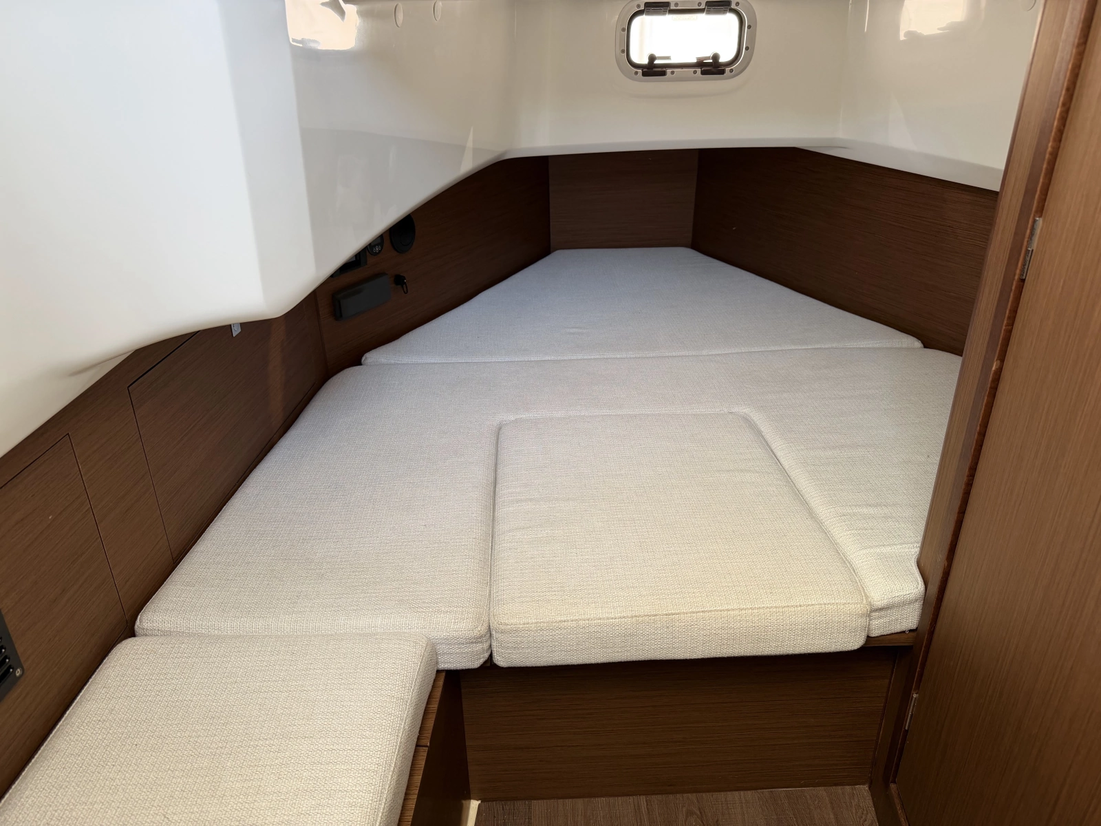 29ft Jeanneau Yacht For Sale