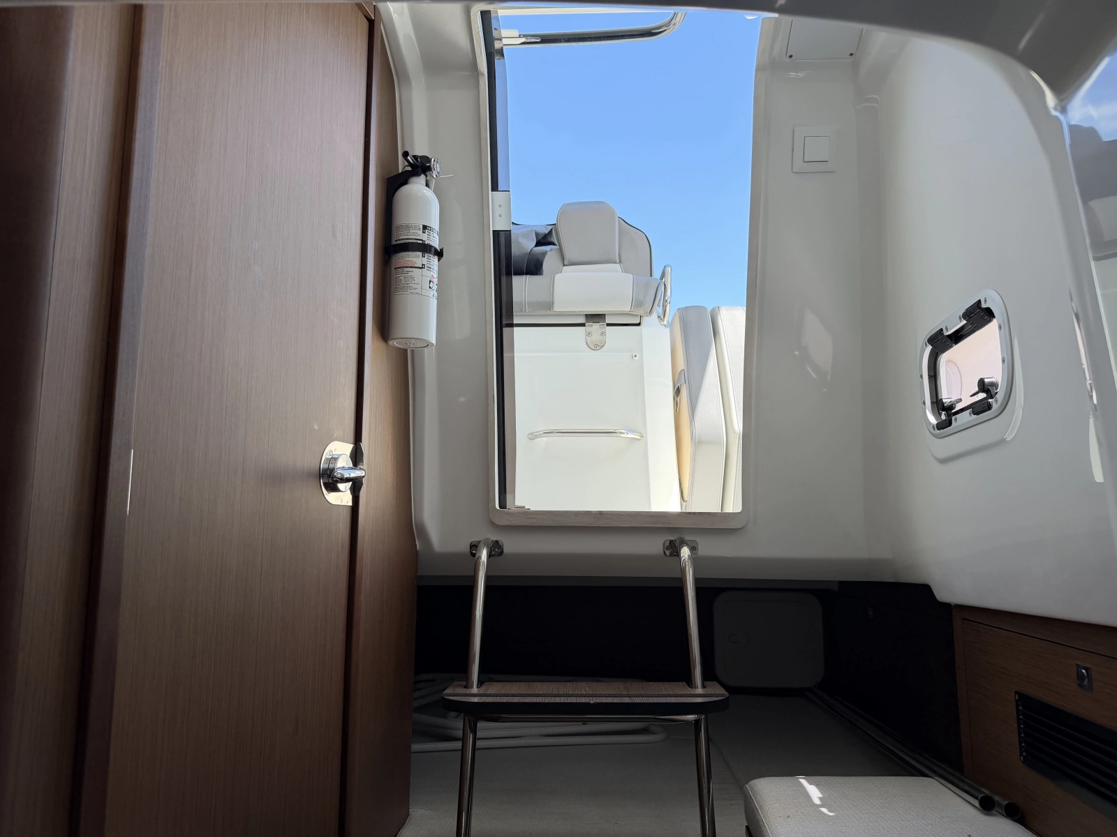 29ft Jeanneau Yacht For Sale