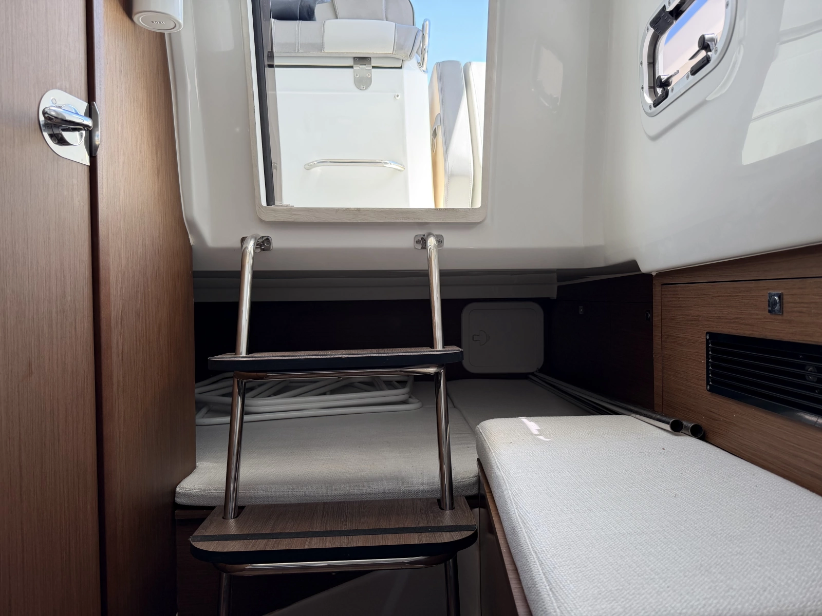 29ft Jeanneau Yacht For Sale