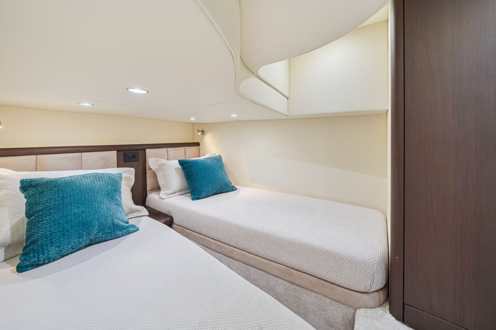 2004 Sunseeker Portofino 35