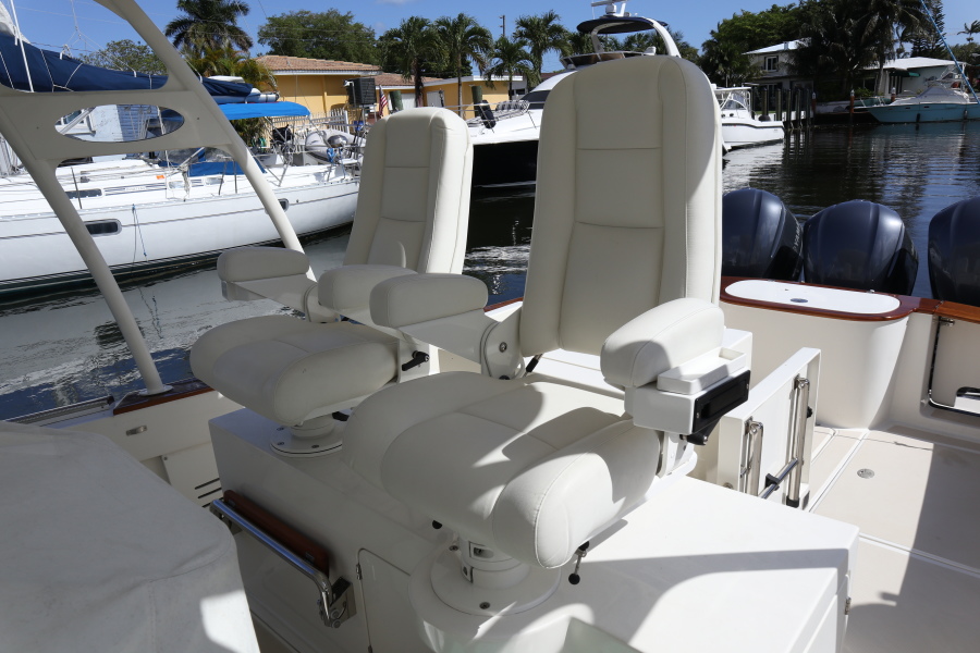 Marlow 37 - MI-DI - Helm Seating